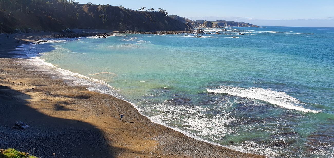 2. EXPLORANDO ANTIGUAS MINAS DE ORO ROMANAS – CUEVAS DE ANDINA, PLAYA DE TORBAS, FARO DE SAN AGUSTÍN, ERMITA DE LA REGALINA