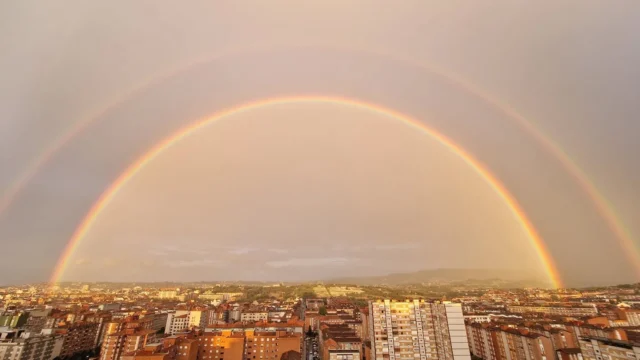 ✌🏼 Sígueme en @losviajesdealifog para muchos más planes por Asturias y por el mundo en general. 🥰

🌍 Tenéis 𝗲𝗻 𝗺𝗶 𝗯𝗹𝗼𝗴, 𝕎𝕎𝕎. 𝕃𝕆𝕊  𝕍𝕀𝔸𝕁𝔼𝕊  𝔻𝔼  𝔸𝕃𝕀  𝔽𝕆𝔾. ℂ𝕆𝕄, múltiples artículos para descubrir Asturias en profundidad: sus playas, pueblos, rutas de senderismo, gastronomía... Con fotos, vídeos, mapas 🗺️ y un montón de 𝗖𝗢𝗡𝗦𝗘𝗝𝗢𝗦. 

📸 Fotos SIN filtros.

👋🏼 La última tarde de agosto se despide de nosotros por todo lo alto con este preciosísimo arcoiris 🌈🏳️‍🌈🌈 y eso solo puede traer buenas expectativas para el mes que entra, septiembre, mi mes. 🥰

#asturiastb #asturies_ig #addicted_to_asturias #asturiasguide #paisajesdeasturias #pasion_por_asturias
👉🏼 ¿¿¿Pudisteis contemplar ese maravilloso arco iris el 31 de agosto por la tarde??? 👀