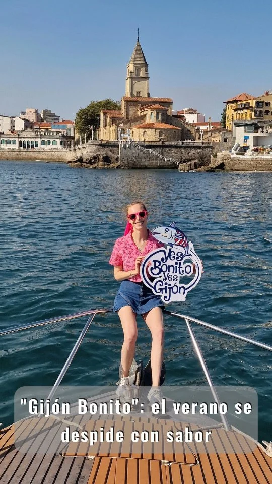 ✌🏼 Sígueme en @losviajesdealifog para muchos más planes por Asturias y por el mundo en general. 🥰

🌍 Tenéis 𝗲𝗻 𝗺𝗶 𝗯𝗹𝗼𝗴, 𝕎𝕎𝕎. 𝕃𝕆𝕊  𝕍𝕀𝔸𝕁𝔼𝕊  𝔻𝔼  𝔸𝕃𝕀  𝔽𝕆𝔾. ℂ𝕆𝕄, múltiples artículos para descubrir Asturias en profundidad: sus playas, pueblos, rutas de senderismo, gastronomía... Con fotos, vídeos, mapas 🗺️ y un montón de 𝗖𝗢𝗡𝗦𝗘𝗝𝗢𝗦. 

😍 Vivir en Gijón es una maravilla por muchos motivos, entre otros, porque es una ciudad preciosa 🥰 en la que siempre hay montones de cosas que hacer. 

🎣 GIJÓN BONITO (@gijon.bonito) 🐟 engloba todo de Gijón y de los gijoneses. No es solo un evento gastronómico 🤤, que también, sino que pretende llegar mucho más lejos y ser la marca que nos represente como ciudad de progreso con unos recursos de turismo y gastronomía que la hacen convertirse en la perla del norte. 🦪

🐟 GIJÓN BONITO 🎣 empieza con todos y cada uno de nosotros apoyando y celebrando la costera del bonito. 🥳

🙏🏼 Muchísimas gracias a @asturboats 🛥️ y también a @sidreria_gijon 🍴 por colaborar con @gijon.bonito para poder llevar a cabo esta grabación. 🎥

#asturiastb #gijonbonito #gijon #gijón #asturies_ig #addicted_to_asturias #asturiasguide #paisajesdeasturias #pasion_por_asturias